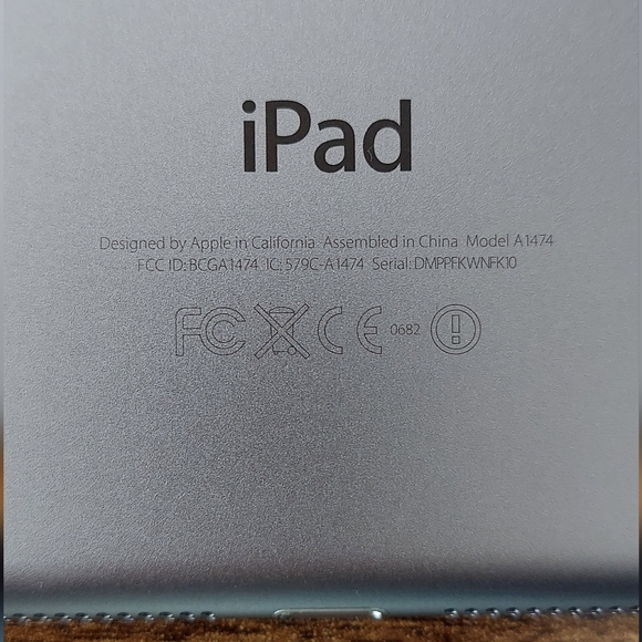 Apple iPad Air 1st Gen 9.7" 16GB Wi-Fi (Space Gray) - MD785LL/B, Factory Reset - Picture 3 of 10